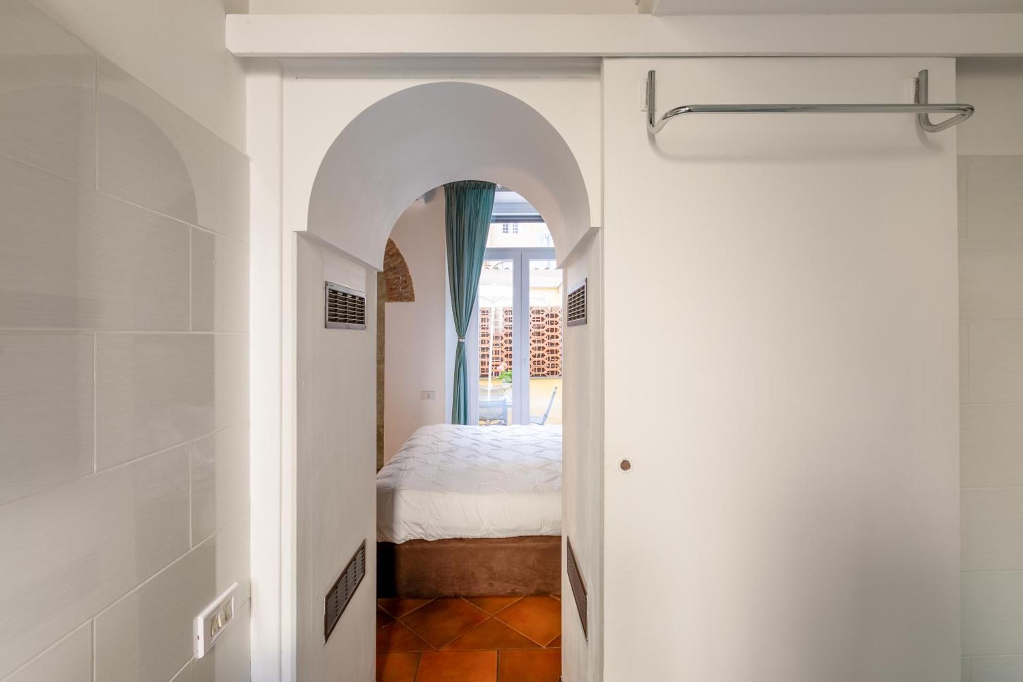 Quiet Trevi Fountain Apartment With Patio And Backyard روما المظهر الخارجي الصورة